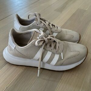 Women’s Adidas sneakers sz 7.5